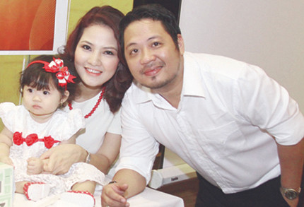 Gia đình nhỏ của Hoa khôi Trần Thị Quỳnh Gia đình nhỏ của Hoa khôi Trần Thị Quỳnh