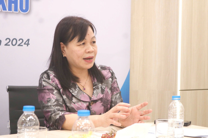 Tiến sĩ Nguyễn Thị Mai Hoa - Phó Chủ nhiệm Ủy ban Văn hóa, Giáo dục của Quốc hội, Đại biểu Quốc hội tỉnh Đồng Tháp phát biểu tại tọa đàm (Ảnh: Doãn Nhàn). z6116760723637_fea85d6556683eb24db00e9a7ff817f7.jpg