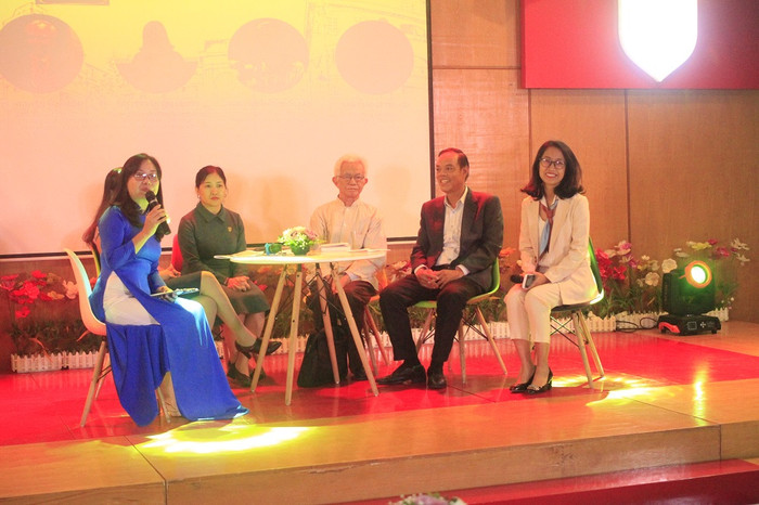 Các đại biểu và chuyên gia đến tham gia Hội thảo Xây dựng trường học hạnh phúc vì sự phát triển của mỗi học sinh (ảnh Trinh Phúc). Các đại biểu và chuyên gia đến tham gia Hội thảo Xây dựng trường học hạnh phúc vì sự phát triển của mỗi học sinh (ảnh Trinh Phúc).