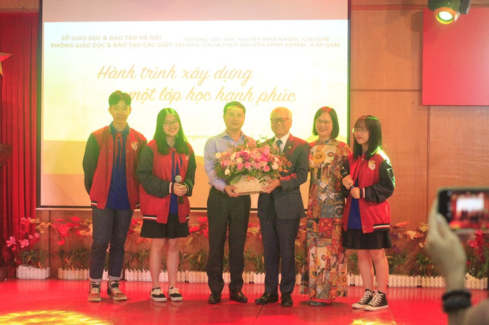 Trường Nguyễn Bỉnh Khiêm là một trong những ngôi trường lấy tiêu chí hạnh phúc của học sinh làm trung tâm hoạt động, giảng dạy của nhà trường (ảnh Trinh Phúc). Trường Nguyễn Bỉnh Khiêm là một trong những ngôi trường lấy tiêu chí hạnh phúc của học sinh làm trung tâm hoạt động, giảng dạy của nhà trường (ảnh Trinh Phúc).