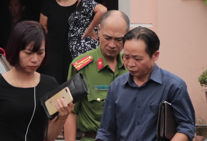 Ông Vũ Văn Sử, người ngoài cùng bên phải (ảnh Trinh Phúc). Ông Vũ Văn Sử, người ngoài cùng bên phải (ảnh Trinh Phúc).