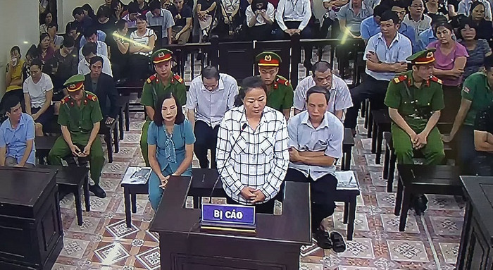 Bị cáo Lê Thị Dung đã nhờ Hoài nâng điểm cho 20 thí sinh (ảnh Trinh Phúc).