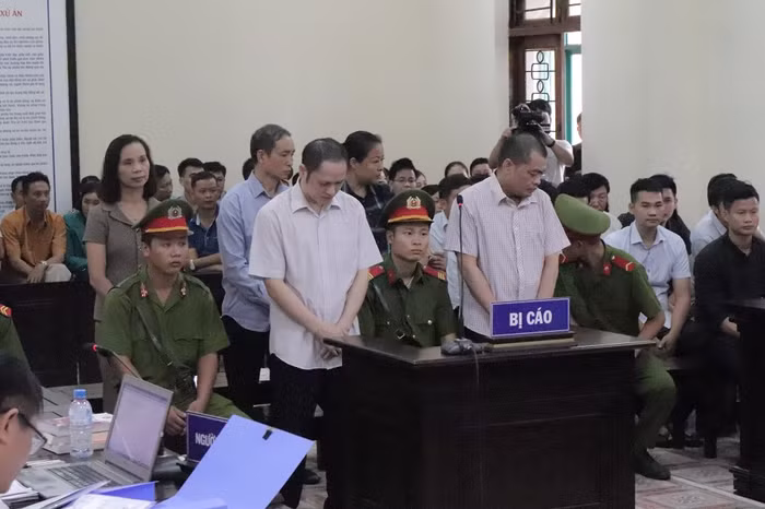 Những điều phi lý vẫn được các bị cáo nêu ra tại Tòa trước sự chứng kiến của đông đảo dư luận tỉnh Hà Giang và cử tri cà nước. (Ảnh: Trinh Phúc)