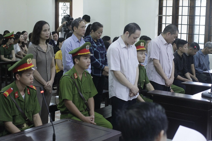 Vợ ông Triệu Tài Vinh vắng mặt tại phiên tòa xử vụ gian lận thi cử ở Hà Giang Vợ ông Triệu Tài Vinh vắng mặt tại phiên tòa xử vụ gian lận thi cử ở Hà Giang