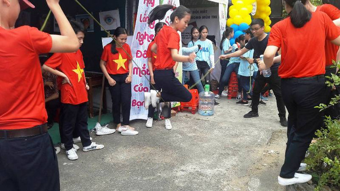 Những trò chơi vận động, rèn luyện sức khỏe luôn thu hút sự chú ý tham gia của các bạn học sinh.