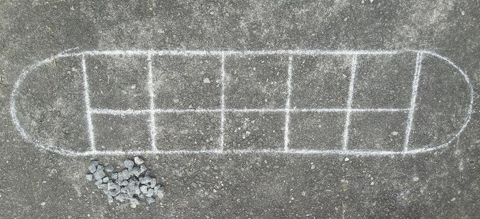 Trò chơi &quot;ô ăn quan&quot; vốn là đặc sản của những thanh thiếu niên thế hệ 7x, 8x.