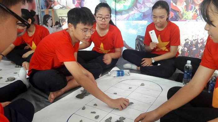 Trò chơi dân gian vốn bị xem là &quot;thất truyền&quot; trong thế hệ học sinh những năm 2000 đã được &quot;hồi sinh&quot; ở các trại hè của Đà Nẵng.