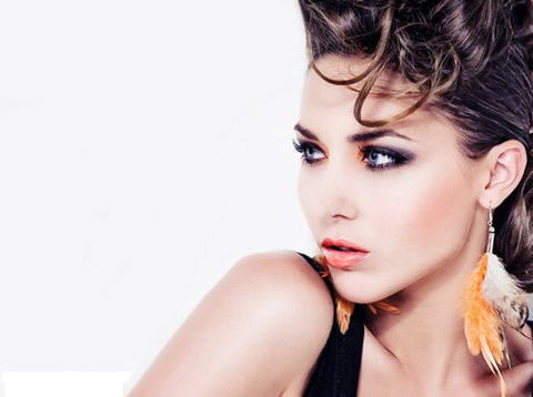 Người yêu của chàng tiền vệ đang khoác áo Dortmund sở hữu gương mặt xinh xắn cùng thân hình quyến rũ. Người yêu của chàng tiền vệ đang khoác áo Dortmund sở hữu gương mặt xinh xắn cùng thân hình quyến rũ.