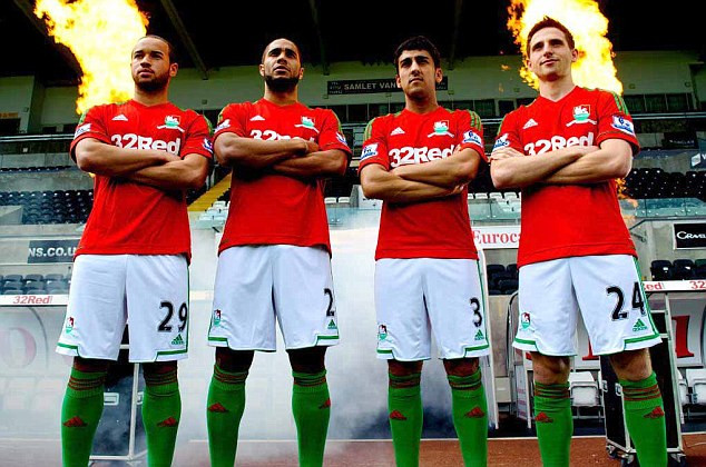 Áo thi đấu của Swansea. Áo thi đấu của Swansea.
