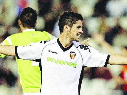 Isco (Tây Ban Nha, đang thi đấu cho CLB Malaga, 20 tuổi): Để có được Isco, Malaga đã phải trả cho Valencia 6 triệu euro, bằng với phí giải phóng hợp đồng của cầu thủ này. Và có lẽ Valencia đang cảm thấy tiếc nuối sau khi chứng kiến phong độ chói sáng của cầu thủ này thời gian vừa qua. Isco (Tây Ban Nha, đang thi đấu cho CLB Malaga, 20 tuổi): Để có được Isco, Malaga đã phải trả cho Valencia 6 triệu euro, bằng với phí giải phóng hợp đồng của cầu thủ này. Và có lẽ Valencia đang cảm thấy tiếc nuối sau khi chứng kiến phong độ chói sáng của cầu thủ này thời gian vừa qua.