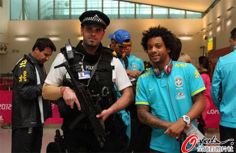 Marcelo nhí nhảnh chụp hình. Marcelo nhí nhảnh chụp hình.