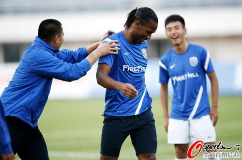 Drogba thật có diễm phúc khi có fan cuồng như vậy. Drogba thật có diễm phúc khi có fan cuồng như vậy.