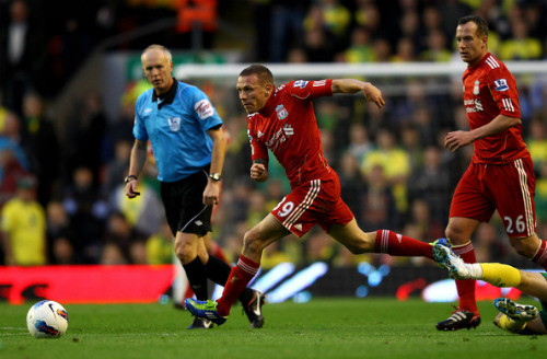 Craig Bellamy (Vương quốc Anh): Dù đã qua thời kì đỉnh cao nhưng Bellamy vẫn còn đó khả năng dứt điểm đáng nể, đặc biệt là kinh nghiệm thi đấu ở những trận cầu lớn. Craig Bellamy (Vương quốc Anh): Dù đã qua thời kì đỉnh cao nhưng Bellamy vẫn còn đó khả năng dứt điểm đáng nể, đặc biệt là kinh nghiệm thi đấu ở những trận cầu lớn.