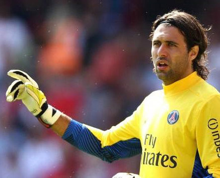 Cùng đến PSG với Pastore còn có đồng đội của anh tại Palermo là thủ môn người Italia, Salvatore Sirigu. Thủ thành 25 tuổi này chính là một phát hiện mới của bóng đá Italia. Không chỉ có khả năng phán đoán tốt, phản xạ nhanh mà anh còn có khả năng phát động tấn công cực tốt. Cùng đến PSG với Pastore còn có đồng đội của anh tại Palermo là thủ môn người Italia, Salvatore Sirigu. Thủ thành 25 tuổi này chính là một phát hiện mới của bóng đá Italia. Không chỉ có khả năng phán đoán tốt, phản xạ nhanh mà anh còn có khả năng phát động tấn công cực tốt.