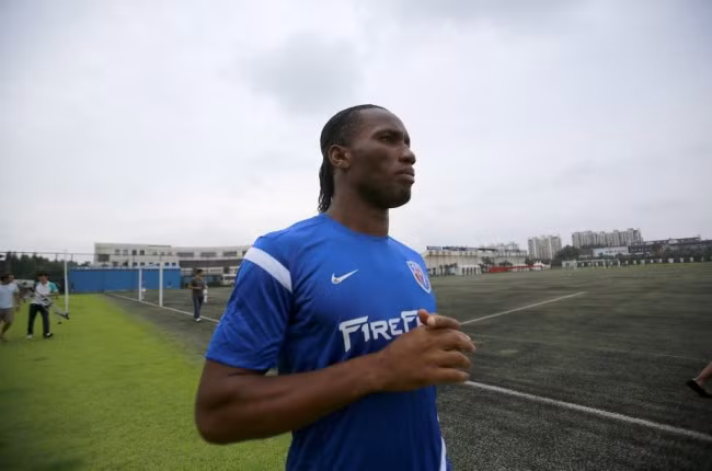 Buổi tập đầu tiên của Drogba tại CLB Thân Hoa Thượng Hải.