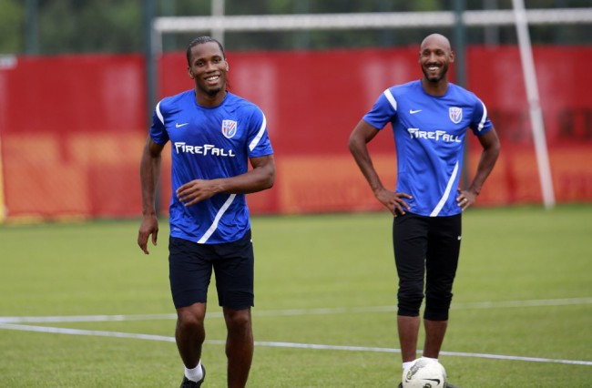 Buổi tập đầu tiên của Drogba tại CLB Thân Hoa Thượng Hải.