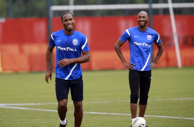 Buổi tập đầu tiên của Drogba tại CLB Thân Hoa Thượng Hải.