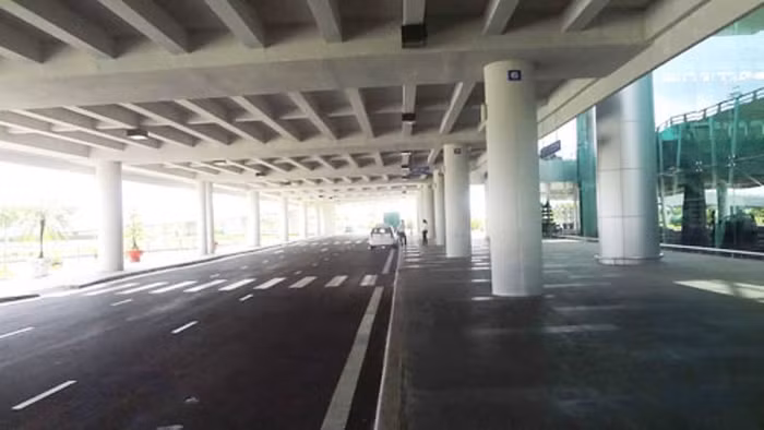 Cảnh vắng vẻ, buồn tẻ tại sân bay quốc tế Cần Thơ - Ảnh: Mai Vọng - Thanh Niên