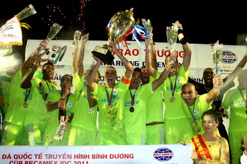 Theo thông tin mới nhất từ BTC giải BTV Cup lần thứ 13, năm nay sẽ có 8 đội bóng tham dự, chia làm hai bảng, thi đấu vòng tròn chọn hai đội nhất và nhì mỗi bảng vào tranh bán kết. Các đội bóng tham dự giải đã được xác định gồm U23 Việt Nam, SHB Đà Nẵng, Sài Gòn Xuân Thành, Chonburi FC (Thái Lan), Express FC (Uganda) và Gremio (Brazil), Fukuoka (Nhật Bản) và chủ nhà B.Bình Dương