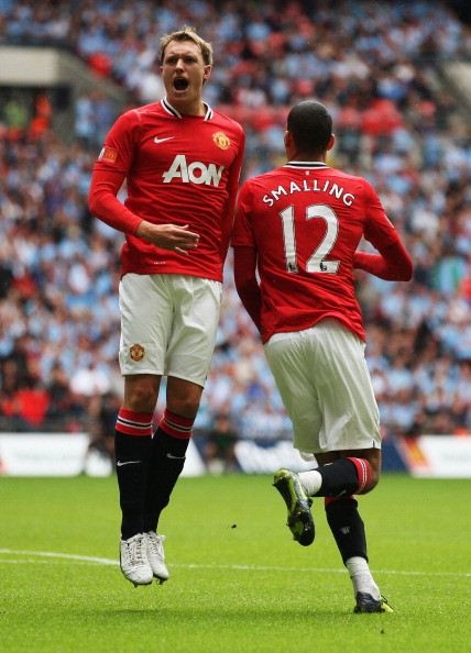 Sir Alex Ferguson cho biết Man United chuẩn bị chào đón sự trở lại của bộ đôi ở hàng thủ là Phil Jones và Chris Smalling sau thời gian dài điều trị chấn thương. Sir Alex Ferguson cho biết Man United chuẩn bị chào đón sự trở lại của bộ đôi ở hàng thủ là Phil Jones và Chris Smalling sau thời gian dài điều trị chấn thương.