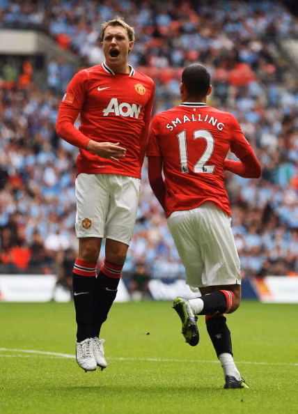 Sir Alex Ferguson cho biết Man United chuẩn bị chào đón sự trở lại của bộ đôi ở hàng thủ là Phil Jones và Chris Smalling sau thời gian dài điều trị chấn thương.