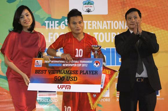 Phi Sơn chính là cầu thủ chơi hay nhất trận chung kết.