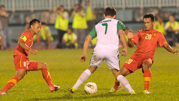 Lần lượt Quang Hải, Thành Lương, Ngọc Duy, Vũ Phong vào sân nhưng lối chơi của tuyển Việt Nam không khởi sắc. Lần lượt Quang Hải, Thành Lương, Ngọc Duy, Vũ Phong vào sân nhưng lối chơi của tuyển Việt Nam không khởi sắc.