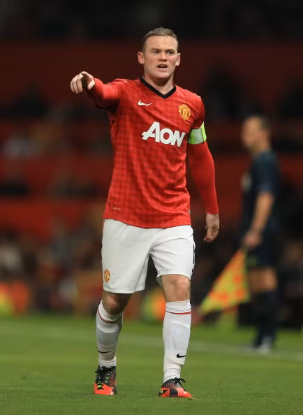 Trước thông tin Giám đốc thể thao của CLB Anzhi Makhachkala - Roberto Carlos phát biểu rằng đại gia của bóng đá Nga có thể sẽ xem xét việc chiêu mộ tiền đạo Wayne Rooney, HLV Guus Hiddink đã lên tiếng phủ nhận thông tin này: "Cậu ấy là phó chủ tịch CLB, và cậu ấy có thể bày tỏ ý kiển của mình. Cậu ấy chưa nói với tôi chuyện này, nhưng đôi lúc cũng thật hay khi nói về một câu chuyện hoàn toàn bất ngờ mà không có tí thực tế nào. Rooney là một cầu thủ tuyệt vời. Chúng tôi cực kỳ tôn trọng cậu ấy."