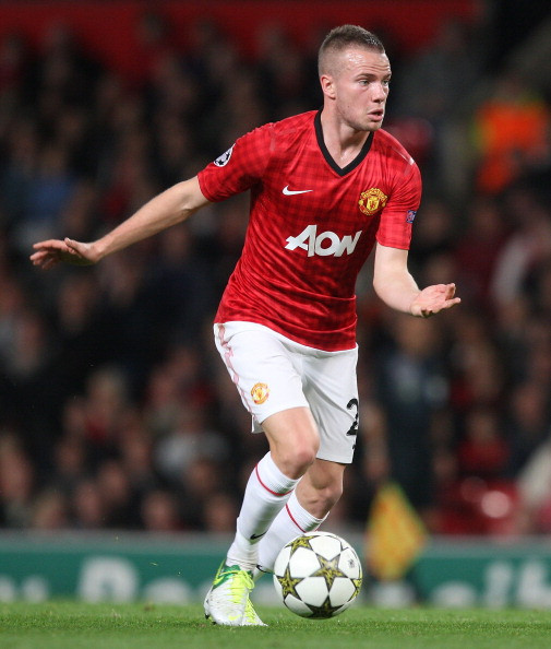 Với phong độ ấn tượng trong thời gian qua, Tom Cleverley sắp được tưởng thưởng bằng một bản hợp đồng mới với những điều khoản hậu hĩnh hơn nhiều, qua đó giúp anh sánh ngang Chris Smalling and Phil Jones về bậc lương.