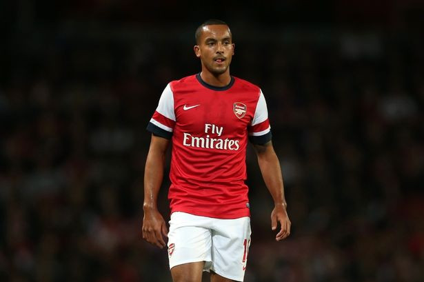 Thông tin đáng chú ý nhất ở đại bản doanh Emirates trong suốt thời gian qua chính là cuộc đàm phán gia hạn hợp đồng giữa Theo Walcott và BLĐ Arsenal. Mặc dù tuyên bố sẽ không bán ngôi sao chạy cánh 23 tuổi này nhưng đội bóng thủ đô London vẫn chưa có động thái nào chứng tỏ điều đó. Thậm chí, theo tiết lộ từ DailyMail, Pháo thủ đã quyết định để cầu thủ của mình ra đi trong phiên chợ Đông 2012 khi trong bản danh sách mới nhất những cầu thủ sắp được gia hạn hợp đồng của Arsenal thì Walcott không có tên.