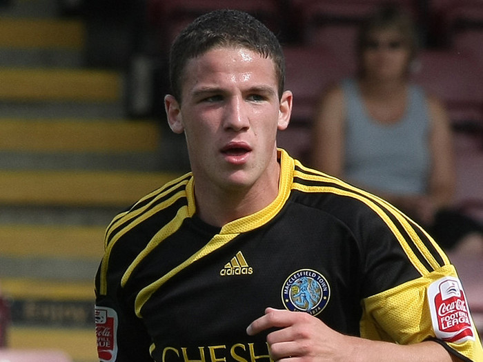 Sau hai năm không thành công tại giải Nhà nghề Mỹ, John Rooney, em trai của Wayne Rooney trở lại Anh để làm lại với Barnsley, đội bóng đang chơi tại Championship. Sau hai năm không thành công tại giải Nhà nghề Mỹ, John Rooney, em trai của Wayne Rooney trở lại Anh để làm lại với Barnsley, đội bóng đang chơi tại Championship.