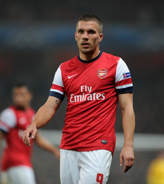 Arsenal đang cân nhắc chấm dứt 'mối tình' 18 năm với hãng thể thao Nike để 'kết duyên với Adidas với bản hợp đồng mới béo bở hơn trí giá 25 triệu bảng/năm. Arsenal đang cân nhắc chấm dứt 'mối tình' 18 năm với hãng thể thao Nike để 'kết duyên với Adidas với bản hợp đồng mới béo bở hơn trí giá 25 triệu bảng/năm.