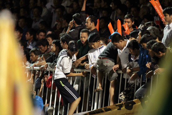 Cố tìm cho mình một chỗ để xem tuyển U21 Việt Nam thi đấu. Cố tìm cho mình một chỗ để xem tuyển U21 Việt Nam thi đấu.