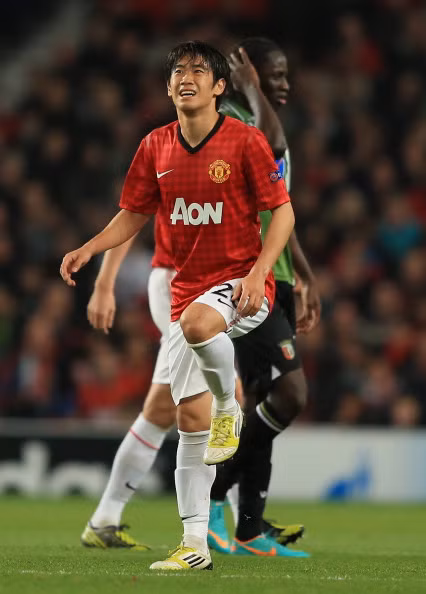 Sir Alex đã lên tiếng xác nhận tiền vệ người Nhật Bản Shinji Kagawa sẽ phải làm khán giả khoảng 3-4 tuần sau chấn thương gặp phải trong trận đấu với Braga hồi giữa tuần. Trước mắt, Kagawa sẽ bỏ lỡ cuộc đại chiến với Chelsea cuối tuần này.