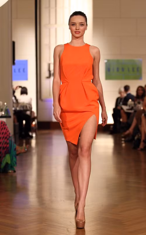 Miranda Kerr tiết lộ trước buổi catwalk rằng, cô thích làm người mẫu thời trang hơn là người mẫu áo tắm.