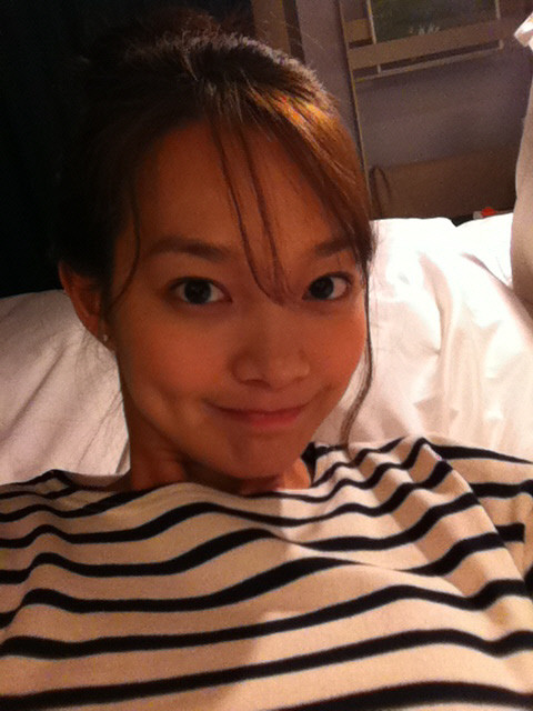 Shin Min Ah "pose" ảnh trước khi đi ngủ.