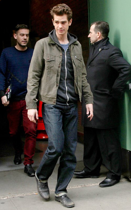 Nam diễn viên của phim "Mạng xã hội", Andrew Garfield vừa có mặt tại đài truyền hình ABC sáng 9/3 để tham gia "Chào buổi sáng America" và quảng bá cho bộ phim mới "Người nhện" của mình.