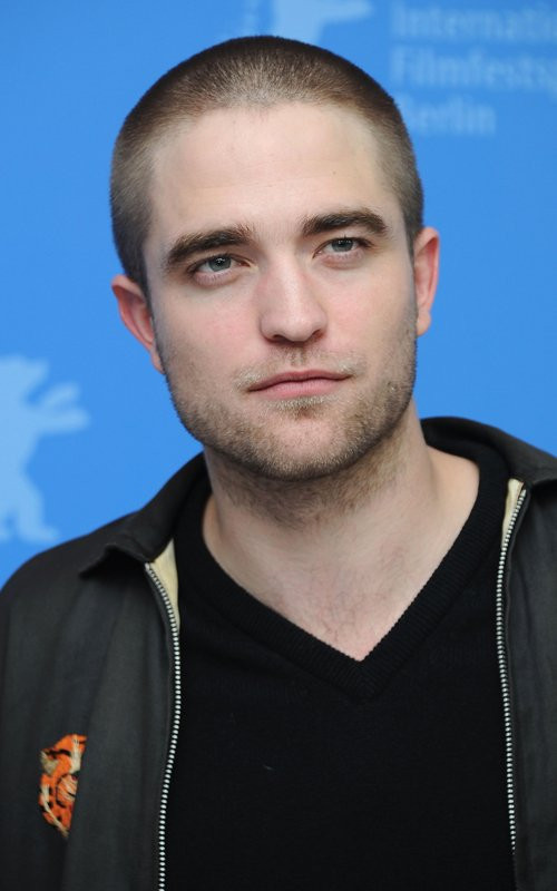 Phim "Bel Ami" do Robert Pattinson và Uma Thurman đóng chính được đạo diễn bởi Declan Donnellan, Nick Ormerod xoay quanh câu chuyện về người đàn ông trẻ có được quyền lực ở Paris nhờ vào mối quan hệ với những người phụ nữ giàu có và uy lực nhất thành phố. Phim "Bel Ami" do Robert Pattinson và Uma Thurman đóng chính được đạo diễn bởi Declan Donnellan, Nick Ormerod xoay quanh câu chuyện về người đàn ông trẻ có được quyền lực ở Paris nhờ vào mối quan hệ với những người phụ nữ giàu có và uy lực nhất thành phố.