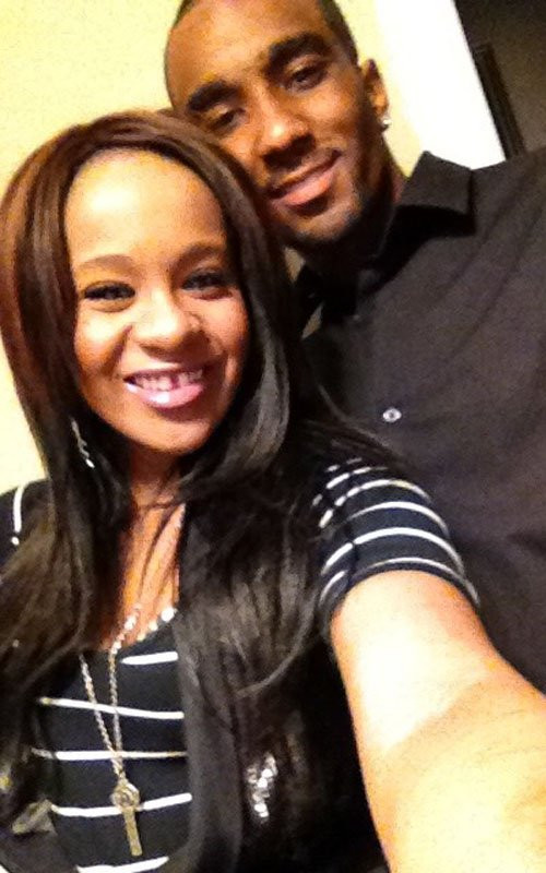 Bobbi Kristina Brown chụp ảnh cùng con nuôi của Whitney Houston - Nick Gordon Bobbi Kristina Brown chụp ảnh cùng con nuôi của Whitney Houston - Nick Gordon