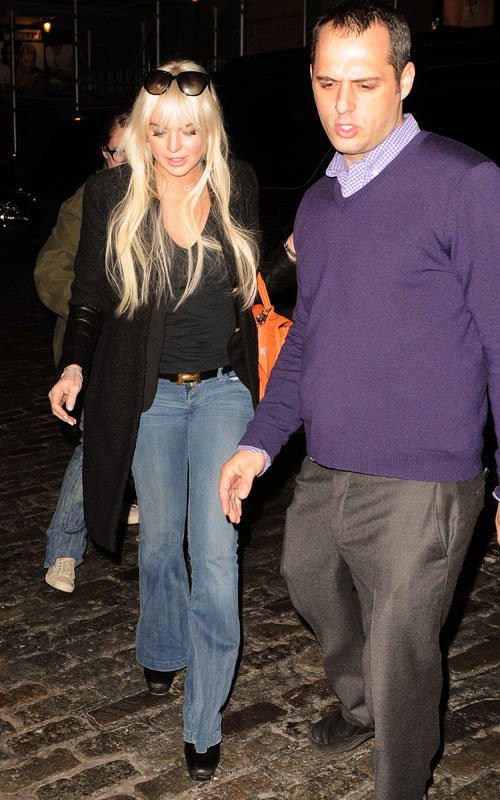 Lindsay Lohan bị bắt gặp khi đang trên đường trở về ô tô của mình hôm tối thứ hai. Các fan rất mong ngóng việc nữ diễn viên 25 tuổi dẫn chương trình "Saturday night live" tuần này. Lindsay Lohan bị bắt gặp khi đang trên đường trở về ô tô của mình hôm tối thứ hai. Các fan rất mong ngóng việc nữ diễn viên 25 tuổi dẫn chương trình "Saturday night live" tuần này.