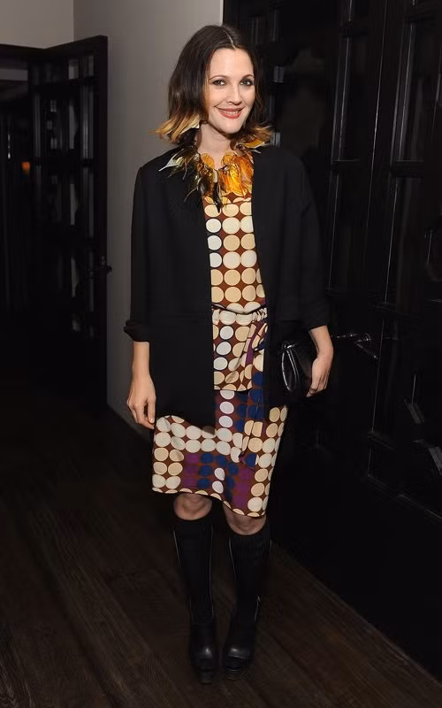 Sau tin đồn mang thai thì có vẻ như đúng là Drew Barrymore sẽ sinh em bé khi cô vừa bị bắt gặp đang bước ra từ phòng khám bác sĩ.