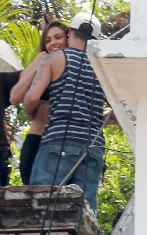 Hai người bị bắt gặp đang rất tình tứ ngay trên trường quay.