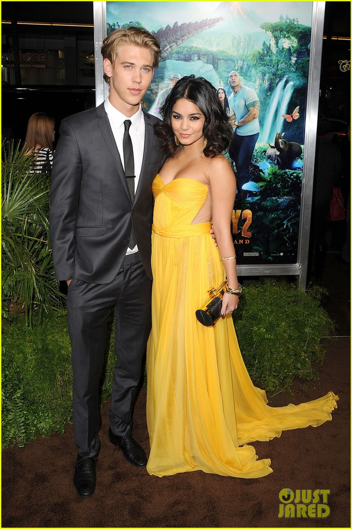 Vanessa Hudgens và bạn trai Austin Butler "xứng đôi vừa lứa" tại buổi công chiếu phim "Journey 2: The mysterious island" do cô đóng chính bên cạnh Josh Hutcherson và Dwayne Johnson.