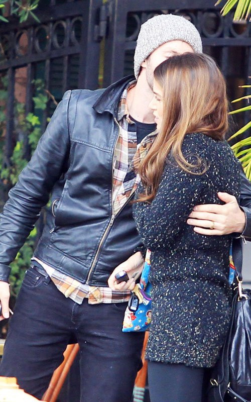 Nikki Reed và Paul McDonald thỉnh thoảng lại tỏ ra rất thân mật, kề sát má nhau "thì thầm to nhỏ". Ngày hôm trước, Nikki Reed vừa xuất hiện "mồ hôi nhễ nhại" trong quần áo thường ngày sau buổi tập thể hình. Nikki Reed và Paul McDonald thỉnh thoảng lại tỏ ra rất thân mật, kề sát má nhau "thì thầm to nhỏ". Ngày hôm trước, Nikki Reed vừa xuất hiện "mồ hôi nhễ nhại" trong quần áo thường ngày sau buổi tập thể hình.