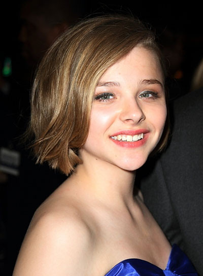 Chloe Moretz: "Ôi trời... Whitney Houston đã qua đời... Chúng ta lại mất đi một ca sĩ tuyệt vời nữa".