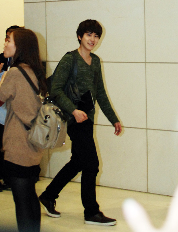 Anh chàng có giọng hát tuyệt hay Kyuhyun sở hữu nụ cười khiến anti-fan cũng phải... tan chảy! Anh chàng có giọng hát tuyệt hay Kyuhyun sở hữu nụ cười khiến anti-fan cũng phải... tan chảy!