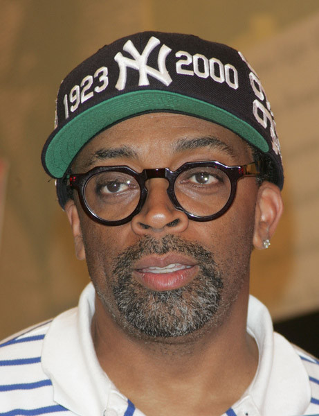Spike Lee: "Cầu mong Whitney Houston an nghỉ. Cô ấy mới chỉ 48 tuổi thôi mà".