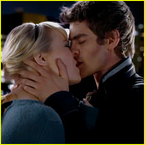 Bộ phim "Người nhện" bản mới vừa tiết lộ trailer chính thức khá thu hút trong đó nam diễn viên Andrew đóng chính. Trong trailer còn có cảnh Andrew và Emma Stone đang tận hưởng nụ hôn say đắm. Bộ phim "Người nhện" bản mới vừa tiết lộ trailer chính thức khá thu hút trong đó nam diễn viên Andrew đóng chính. Trong trailer còn có cảnh Andrew và Emma Stone đang tận hưởng nụ hôn say đắm.