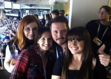 Sau 6 năm độc thân, Kelly Clarkson cuối cùng đã tuyên bố tin vui tới các fan. Gần đây, cô chia sẻ trên mạng xã hội Twitter: "Tôi có bạn trai mới rồi!", và người này không ai khác chính là Brandon Blackstock, con trai của Narvel Blackstock-quản lý của Kelly Clarkson. "Kelly đã có một khoảng thời gian thật sự khó khăn trước khi gặp Brandon. Anh ấy chính là một nửa mà Kelly cần.", một nguồn thân cận cho hay.