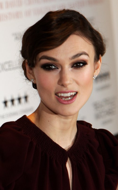 Keira Knightley mới có mặt tại buổi công chiếu phim "A dangerous method". Nữ diễn viên xinh đẹp của "Cướp biển Carribbean" lộng lẫy trong bộ váy màu nâu có đai đen tươi cười trước ống kính phóng viên. (Xem đầy đủ thông tin này) Keira Knightley mới có mặt tại buổi công chiếu phim "A dangerous method". Nữ diễn viên xinh đẹp của "Cướp biển Carribbean" lộng lẫy trong bộ váy màu nâu có đai đen tươi cười trước ống kính phóng viên. (Xem đầy đủ thông tin này)